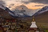 Ronghpu Monastery and the north face of Mt Everest (8448m), Tibet, China